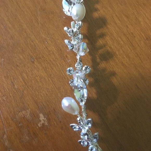 Never Used! Pearl and Silver Bridal Headband - Picture 2 of 4